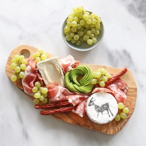 planche apéro fromage charcuterie raisin